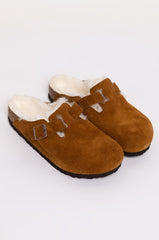 BIRKENSTOCK BOSTON SHEARLING SANDAL IN TAN
