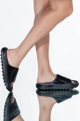 LET IT GO FLAT SANDAL IN BLACK