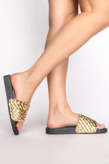 TWISTED LOVE FLAT SANDAL IN GOLD