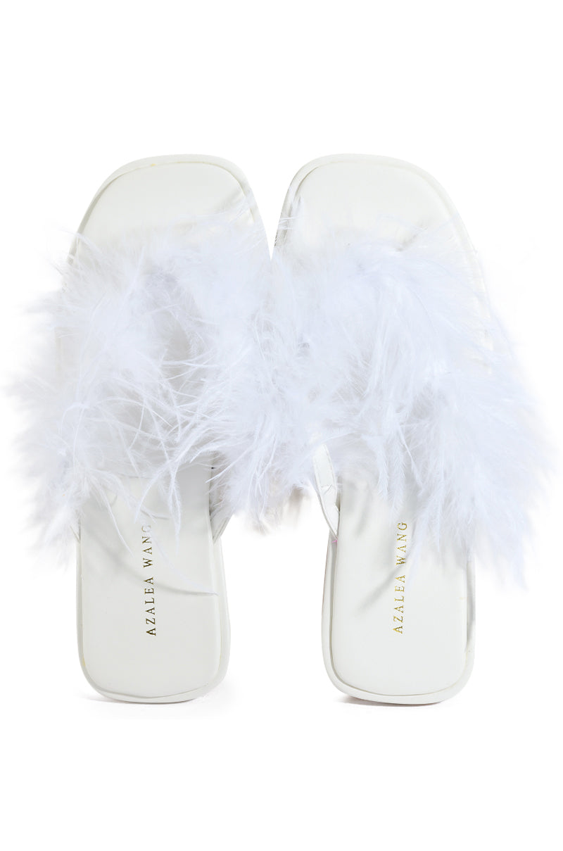AZALEA WANG PAMMY FEATHER FLAT SANDAL IN WHITE
