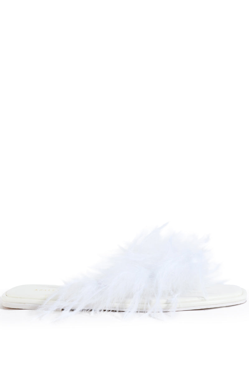AZALEA WANG PAMMY FEATHER FLAT SANDAL IN WHITE