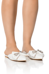 AZALEA WANG MORRIGAN WHITE EMBELLISHED BOW DETAIL FLAT