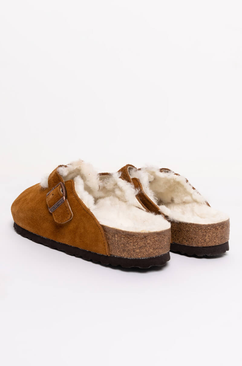 BIRKENSTOCK BOSTON SHEARLING SANDAL IN TAN