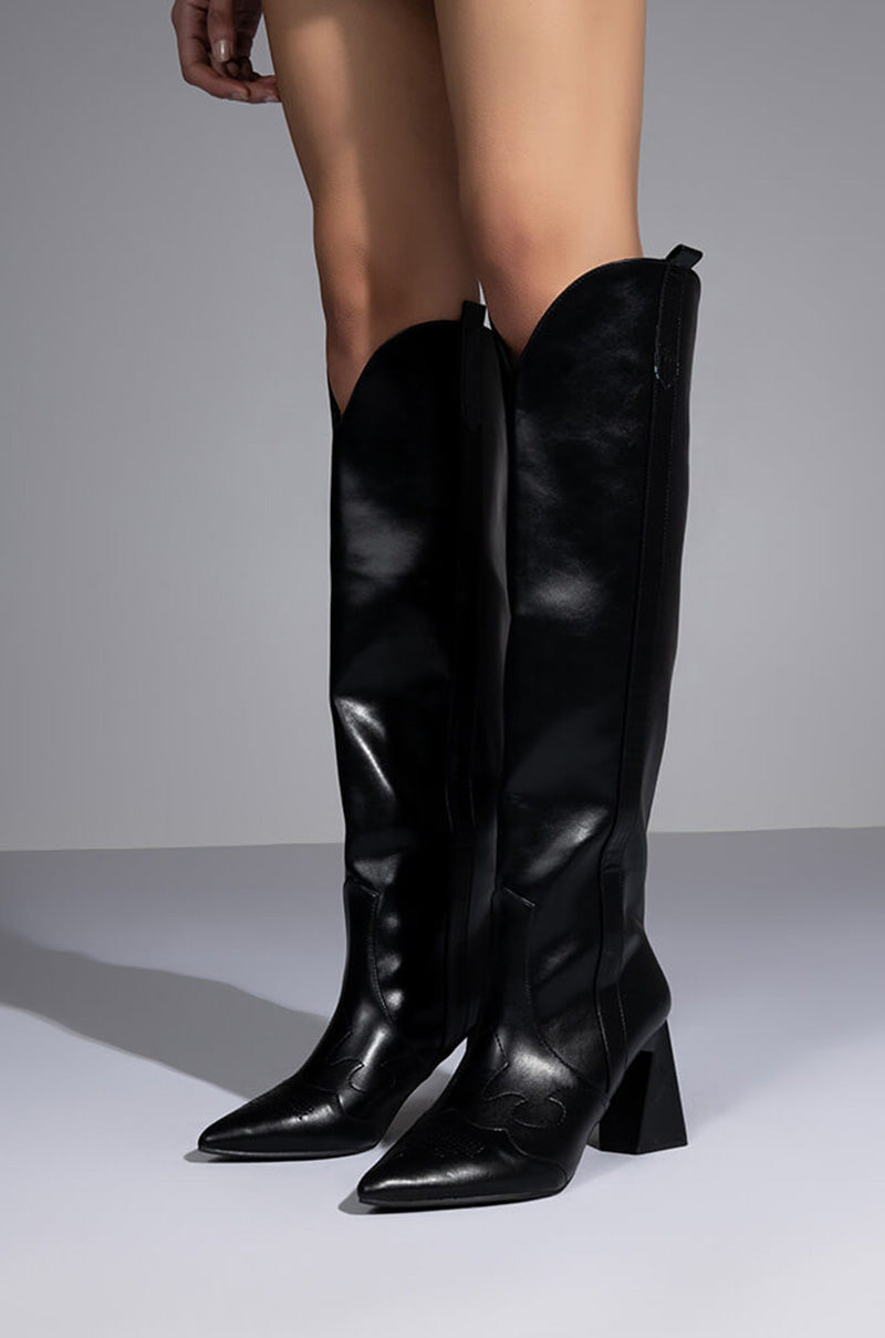 POSTED BLACK KNEE HIGH BOOT