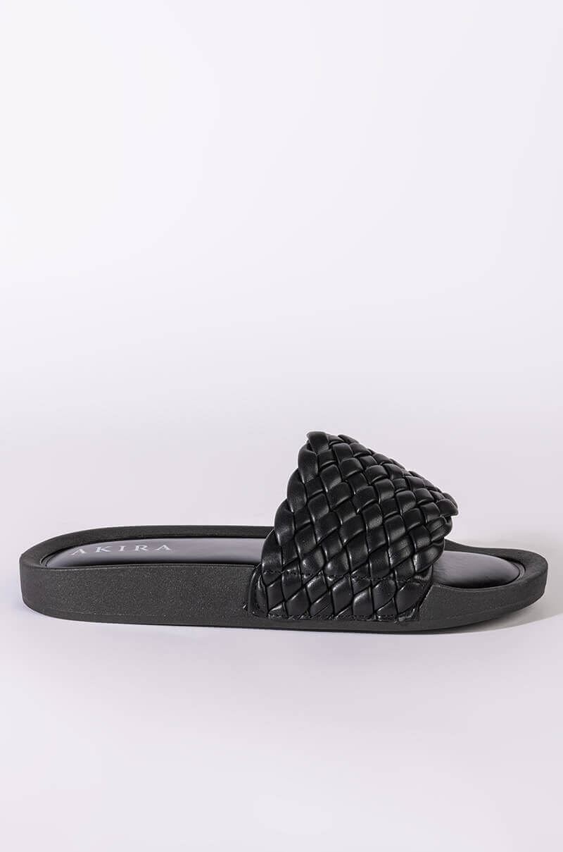 TWISTED LOVE FLAT SANDAL IN BLACK