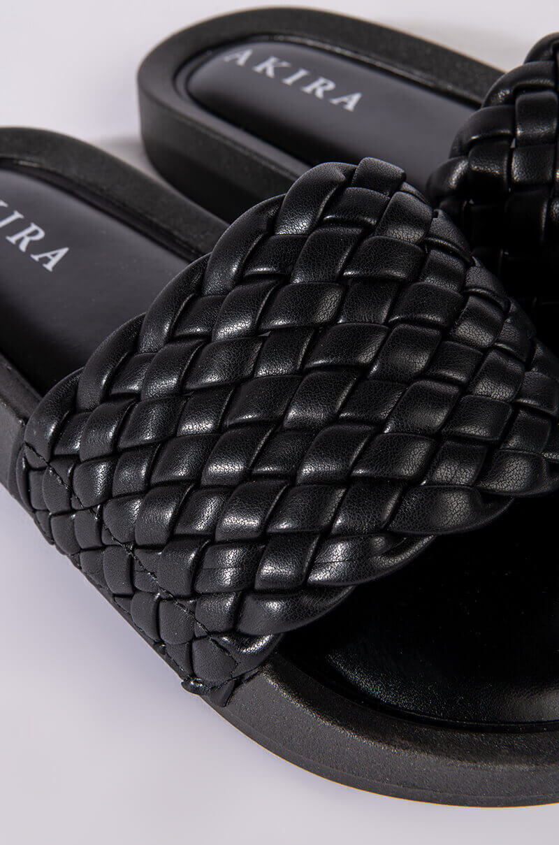 TWISTED LOVE FLAT SANDAL IN BLACK